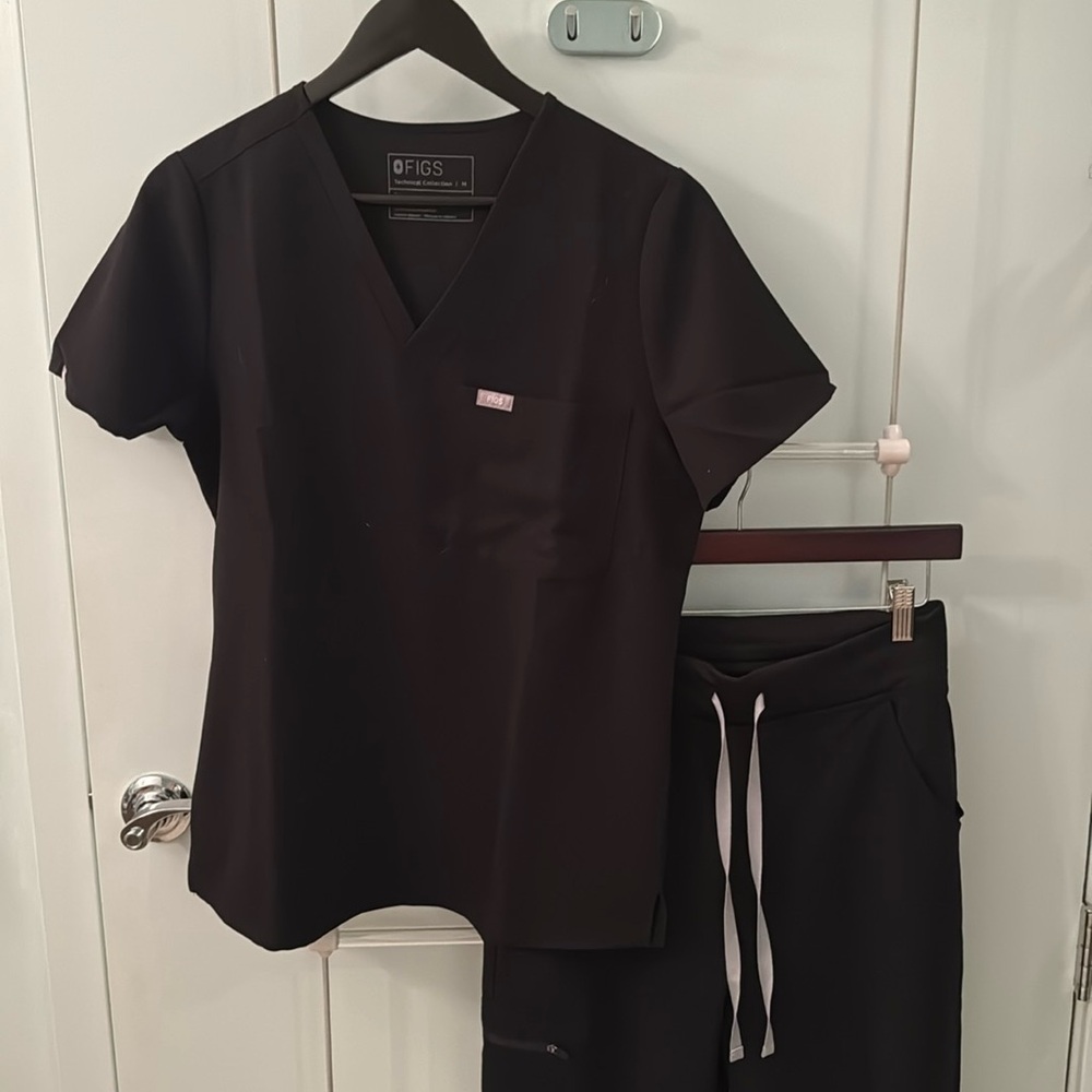 FIGS scrubs set